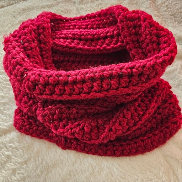 Handmade Crochet Soft and Chunky Infinity Red Scarf.  Very stylish! - Picture 2 of 4